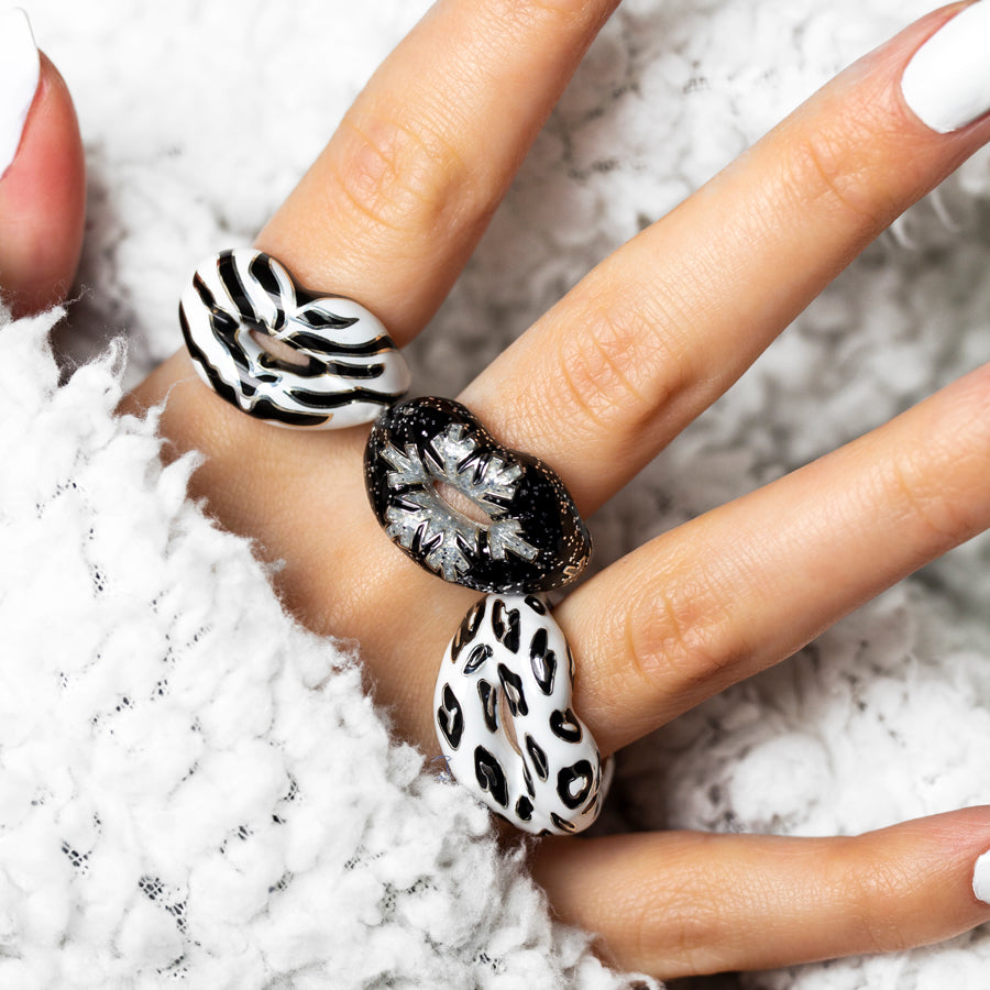 White Tiger Glitter Snowflake and White Leopard Hotilps ring on hand