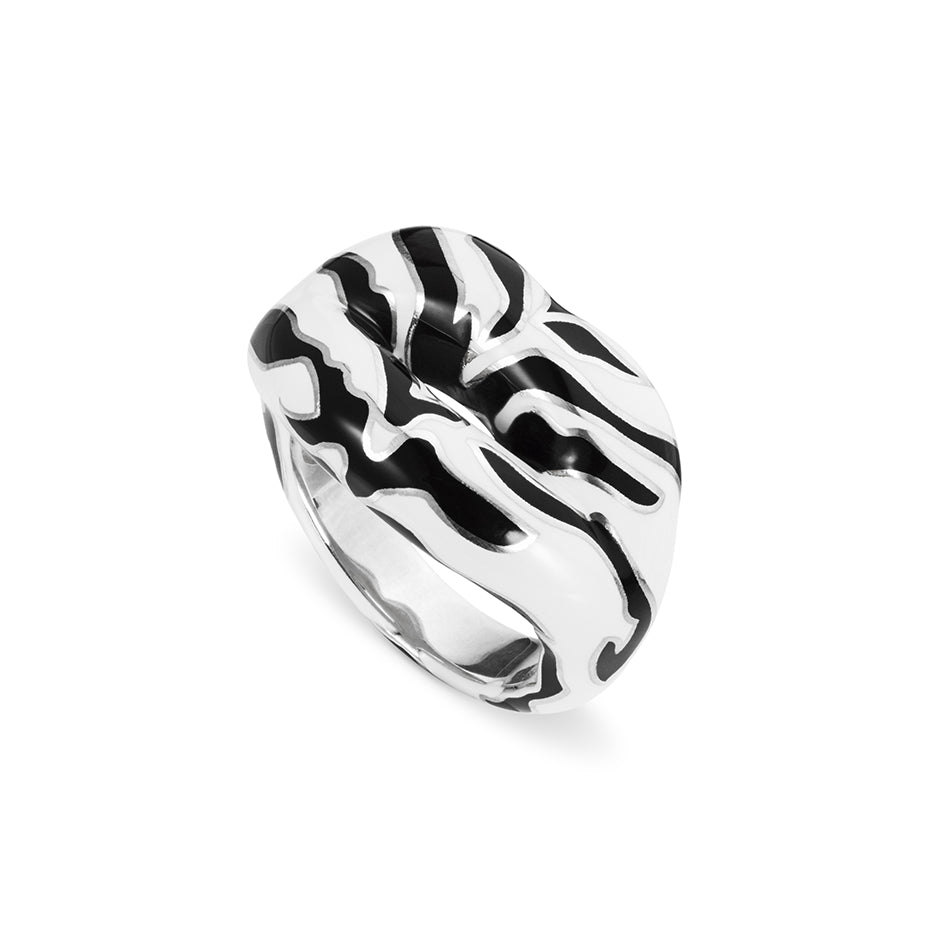 White Tiger enamel Hotlips ring by Solange side view